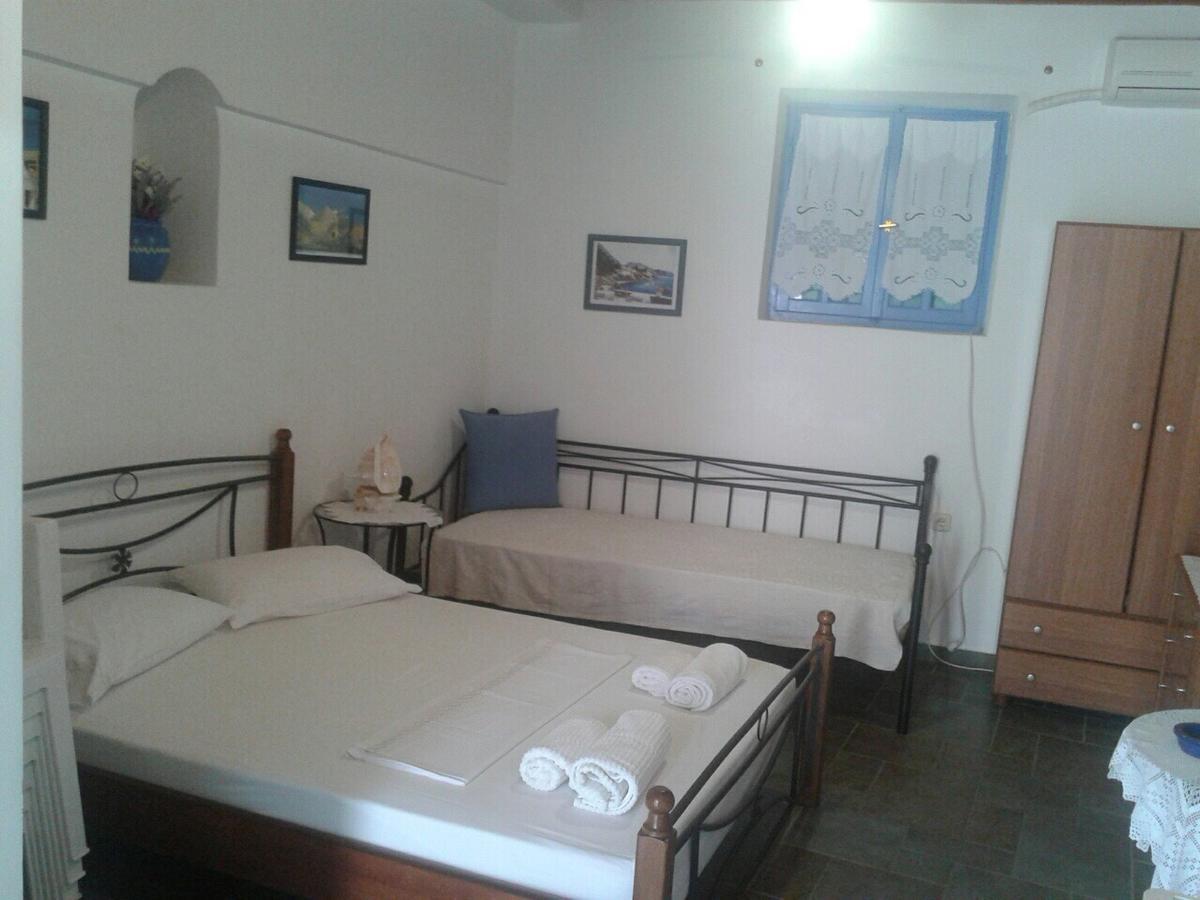 Floras Rooms And Studios 아나피 외부 사진